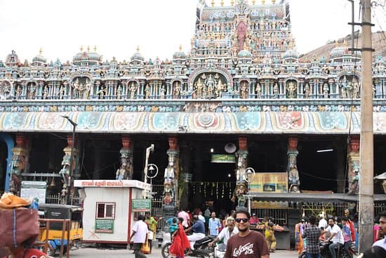 Devotees at Thiruparankundram Temple