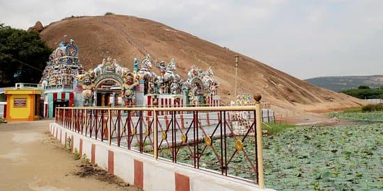 Tourists exploring Samanar Hills