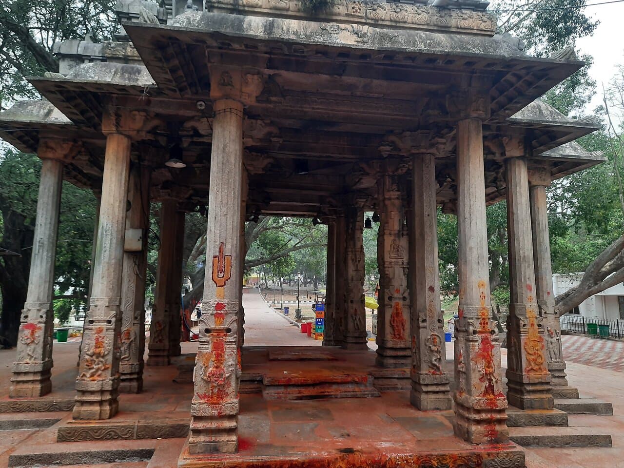 Resting spots on Srivari Mettu path