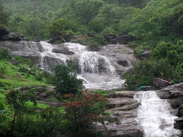 Flow of water from Kune waterfall