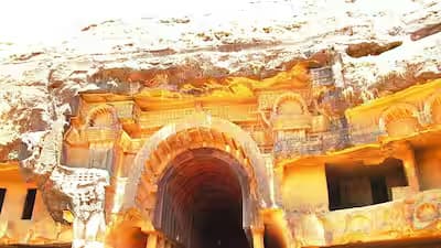 Entrance of shingroba temple