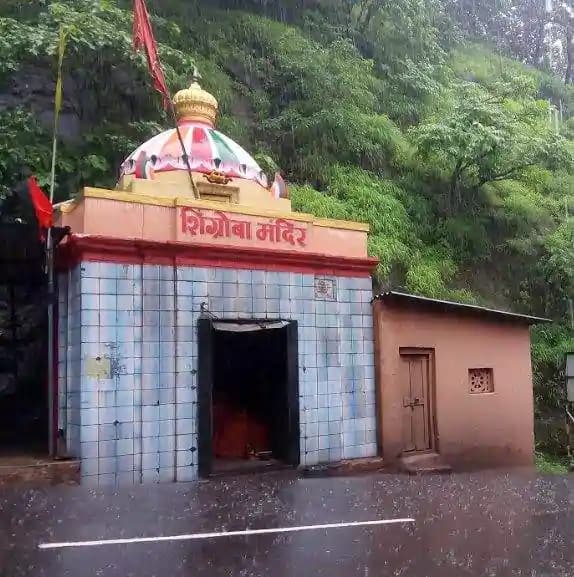 Rainy day view of shingroba temple