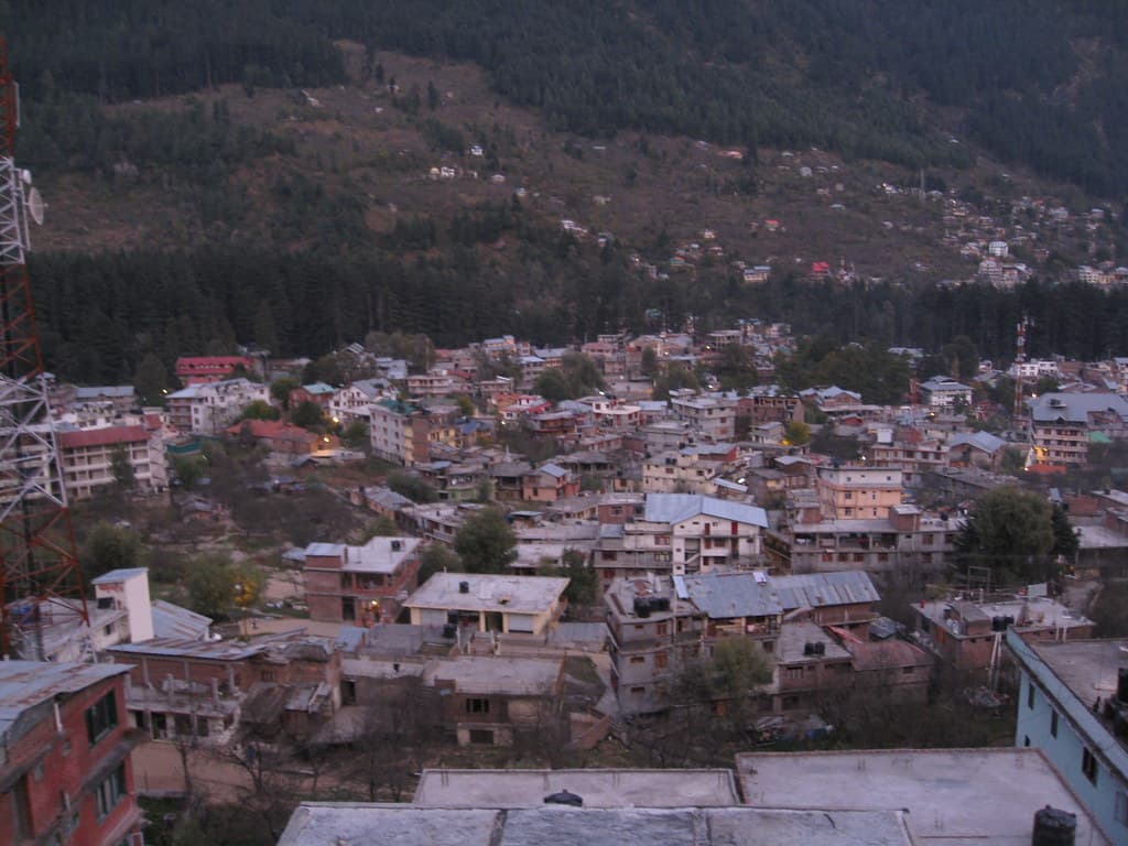 Houses in Bhuntar Town