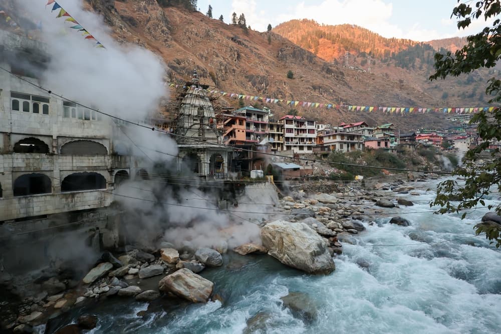 Outside view of Shiv Mandir - Manikaran