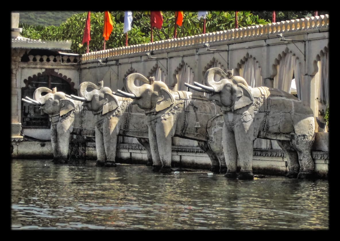 Elephant statues at Jagmandir Island Palace