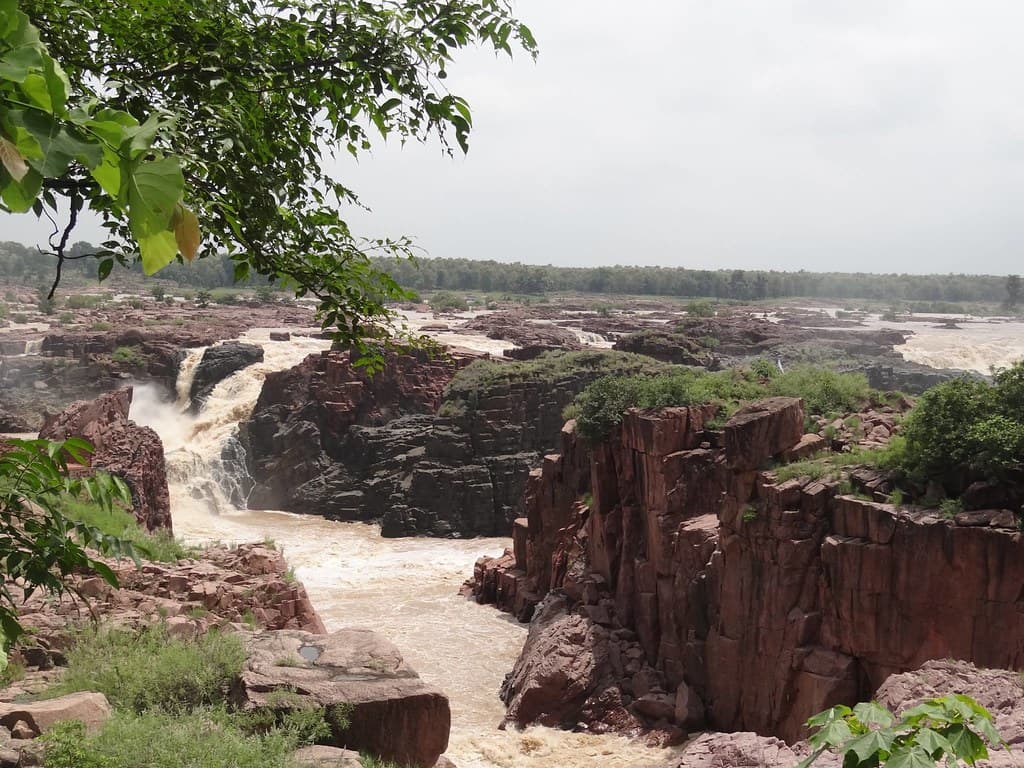 Mid way view of Raneh Falls