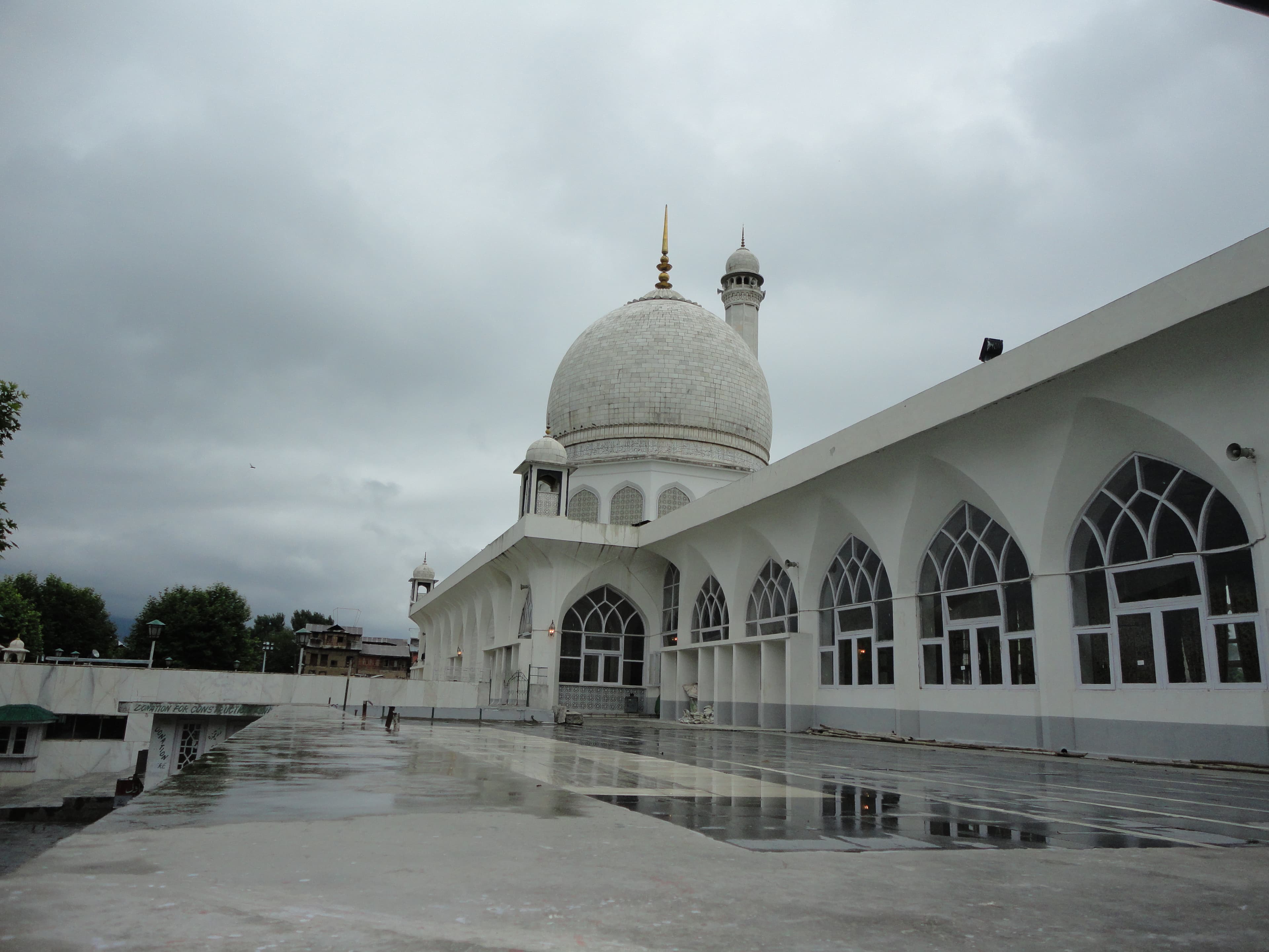 Hazratbal Shrine