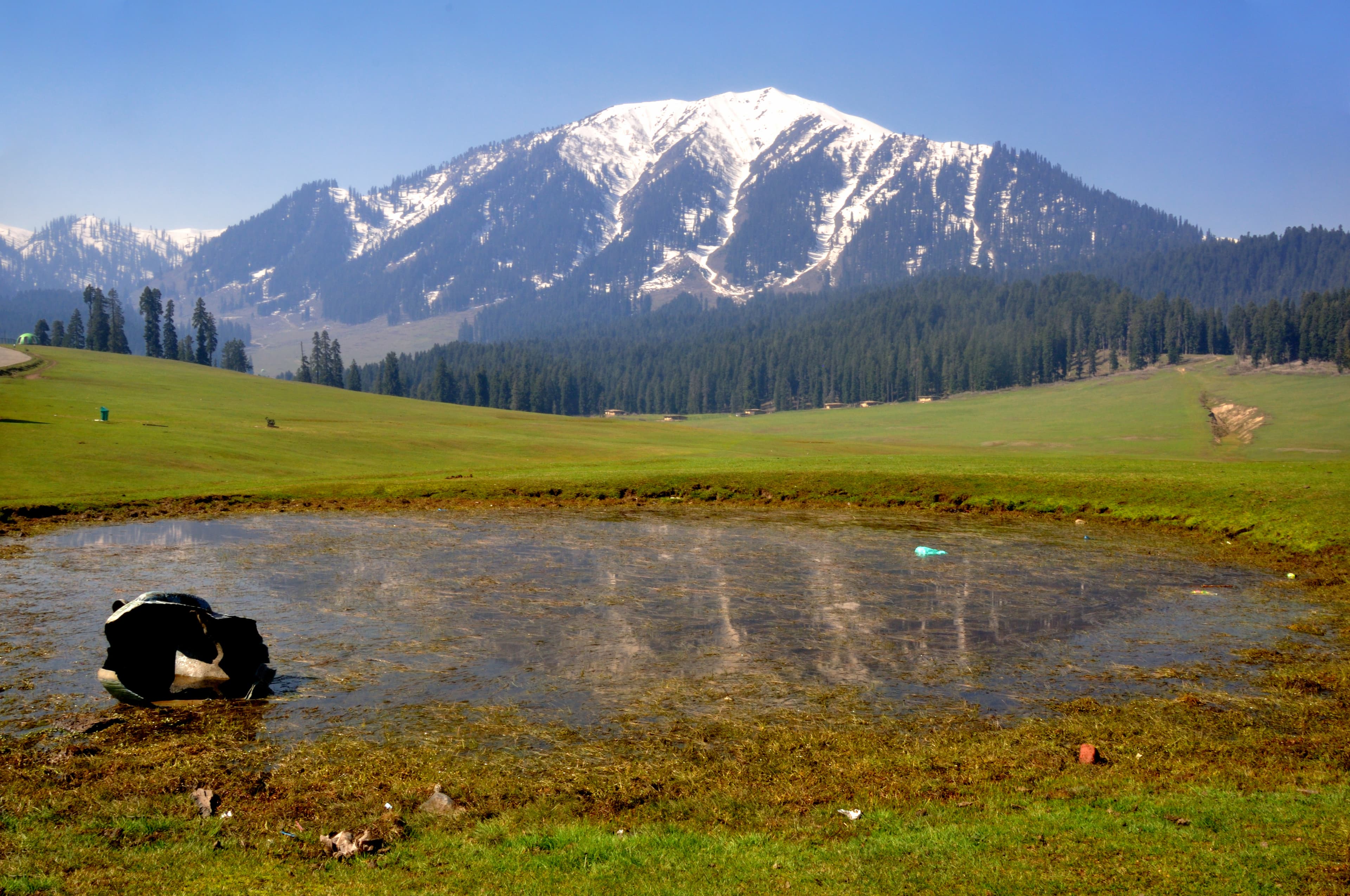 A small lake at Doodhpathri