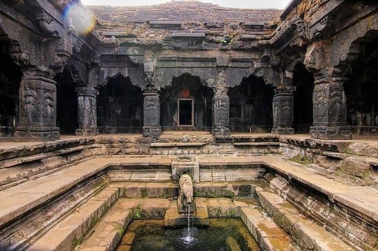 The famous Mahabaleswar temple in Murudeswar