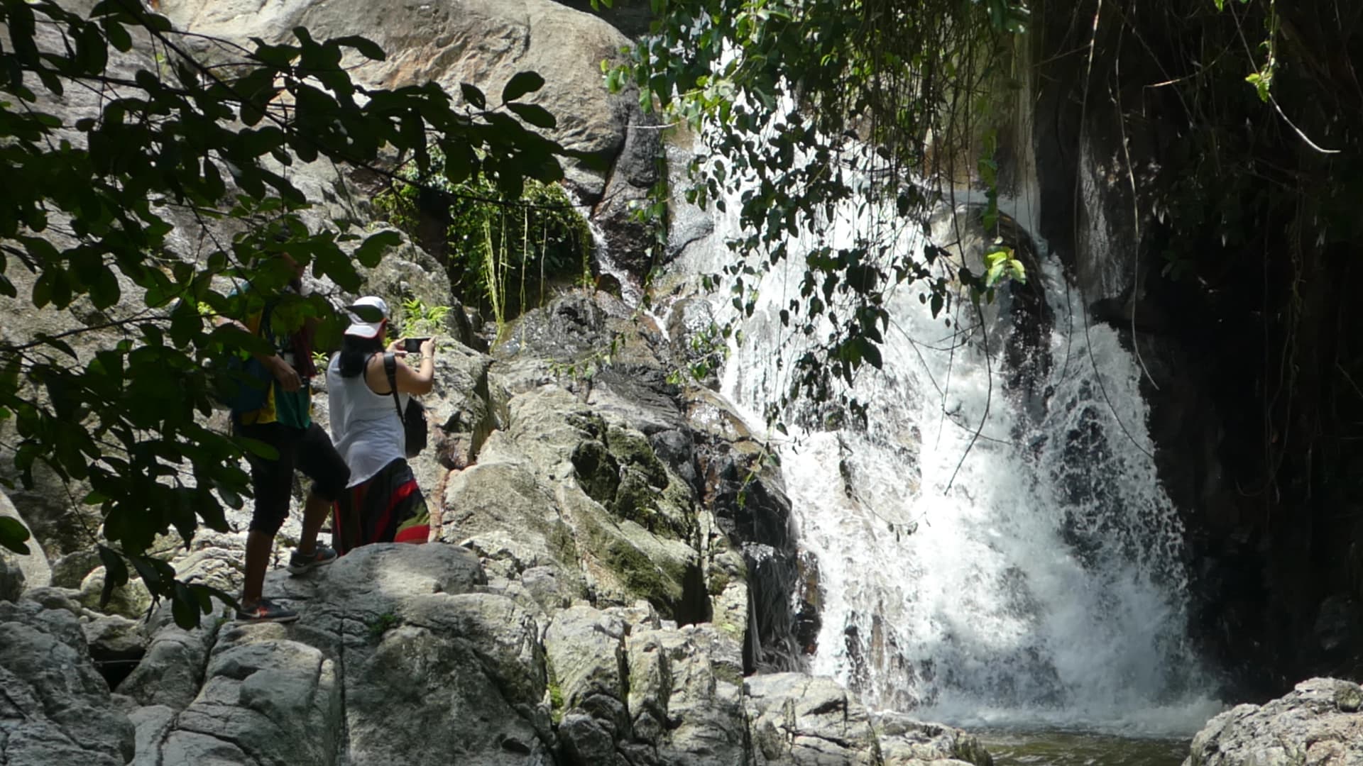 Na Muang Waterfalls
