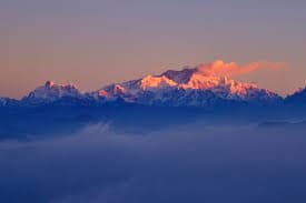 Sandakphu Phalut Trek: Beautiful Snow-Covered Peaks and Cloudscapes