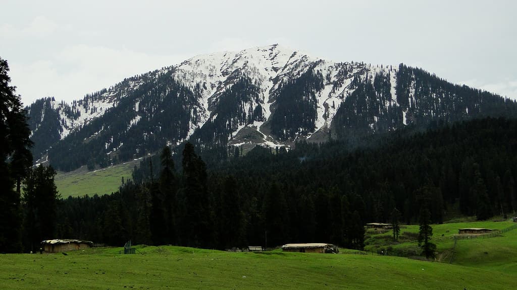 Snow capped mountains in Doodhparthi