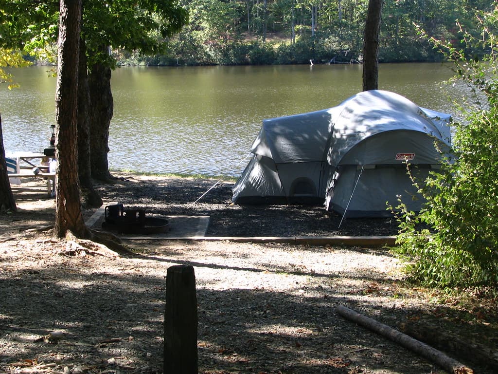 Lakeside camping setup in Kanva