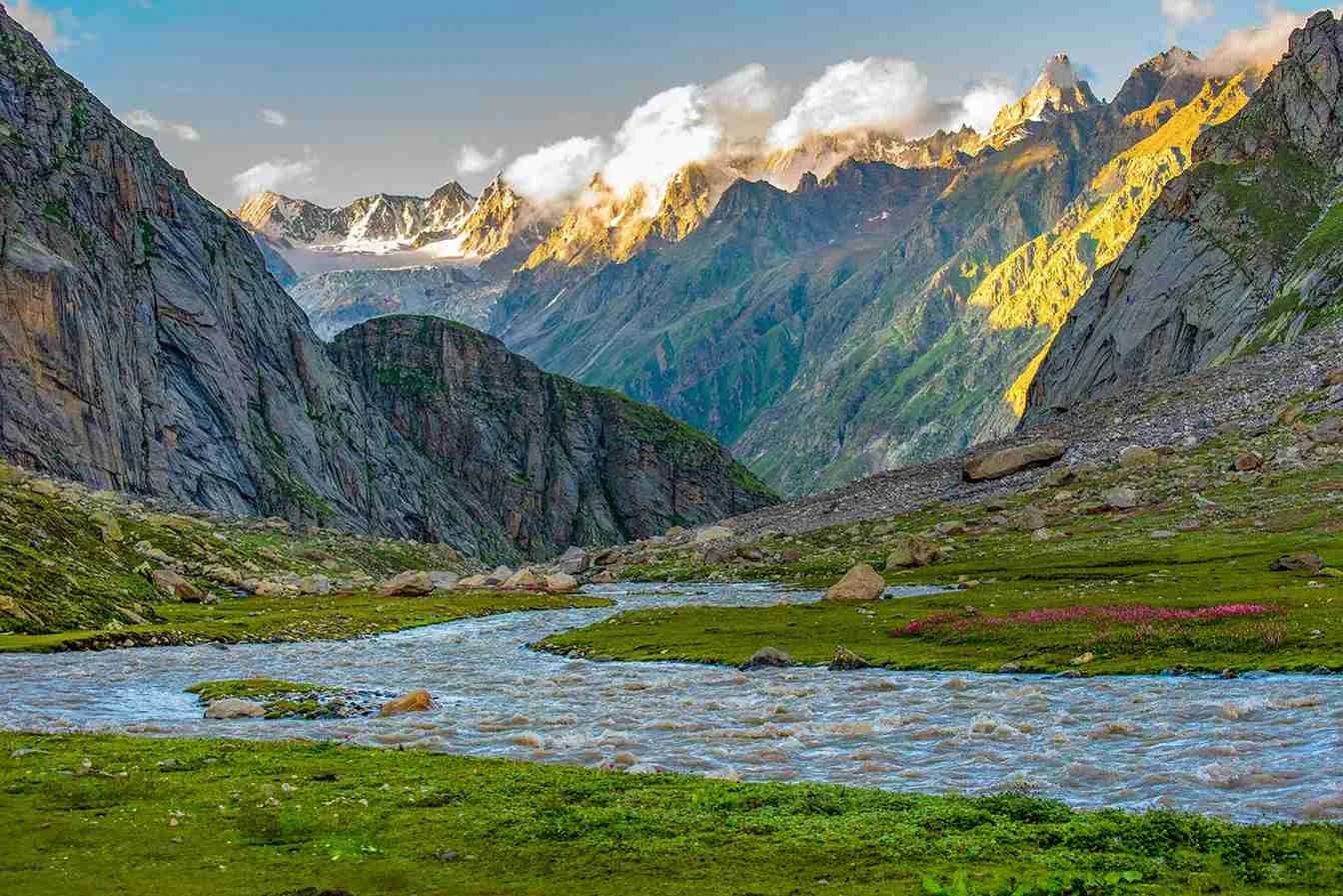 Breathtaking scenery of Chandrataal