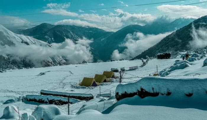 Brahmatal Trekking Adventure: Panoramic Campsite in Winter Wonderland