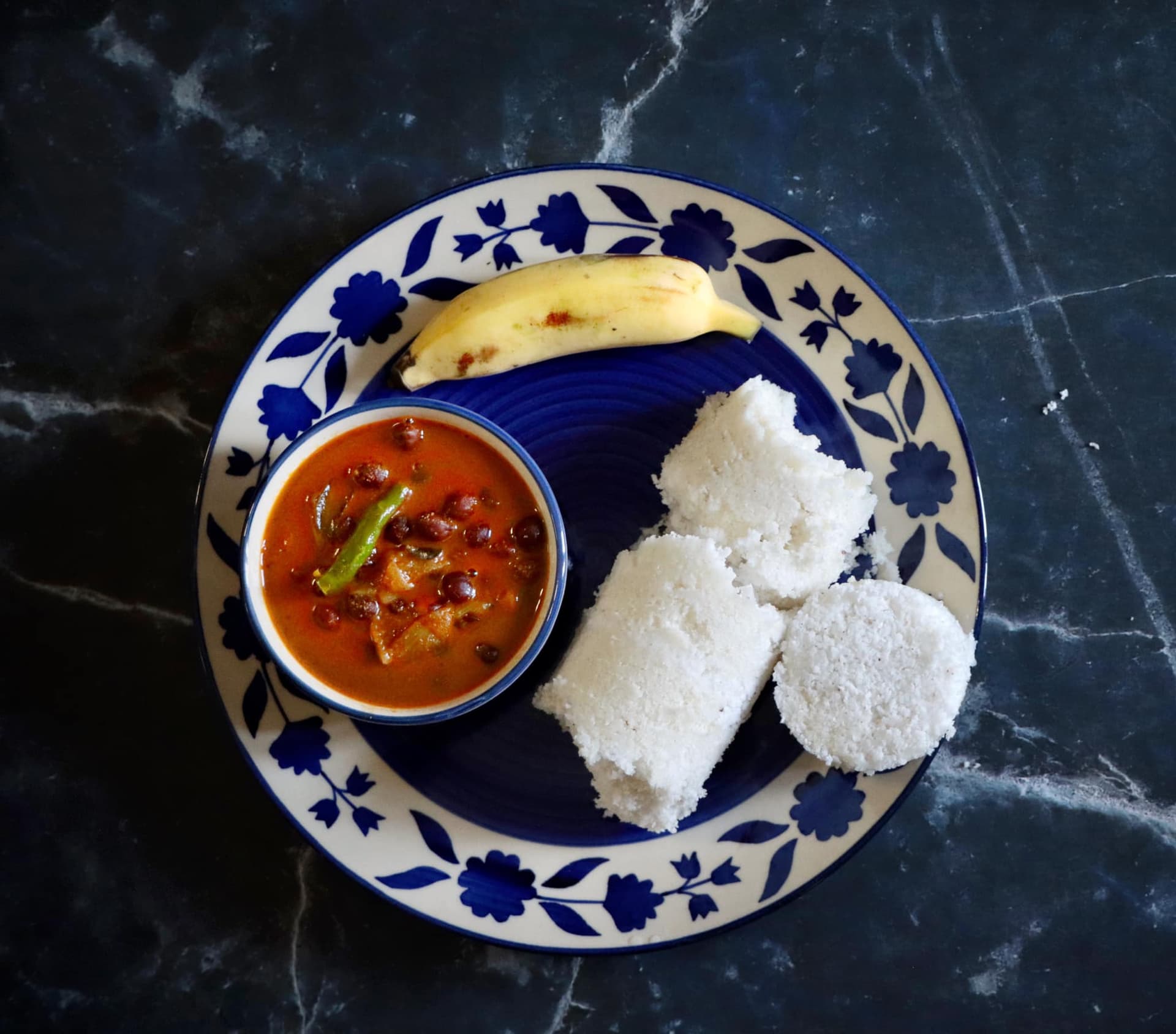 Puttu and Kadala curry