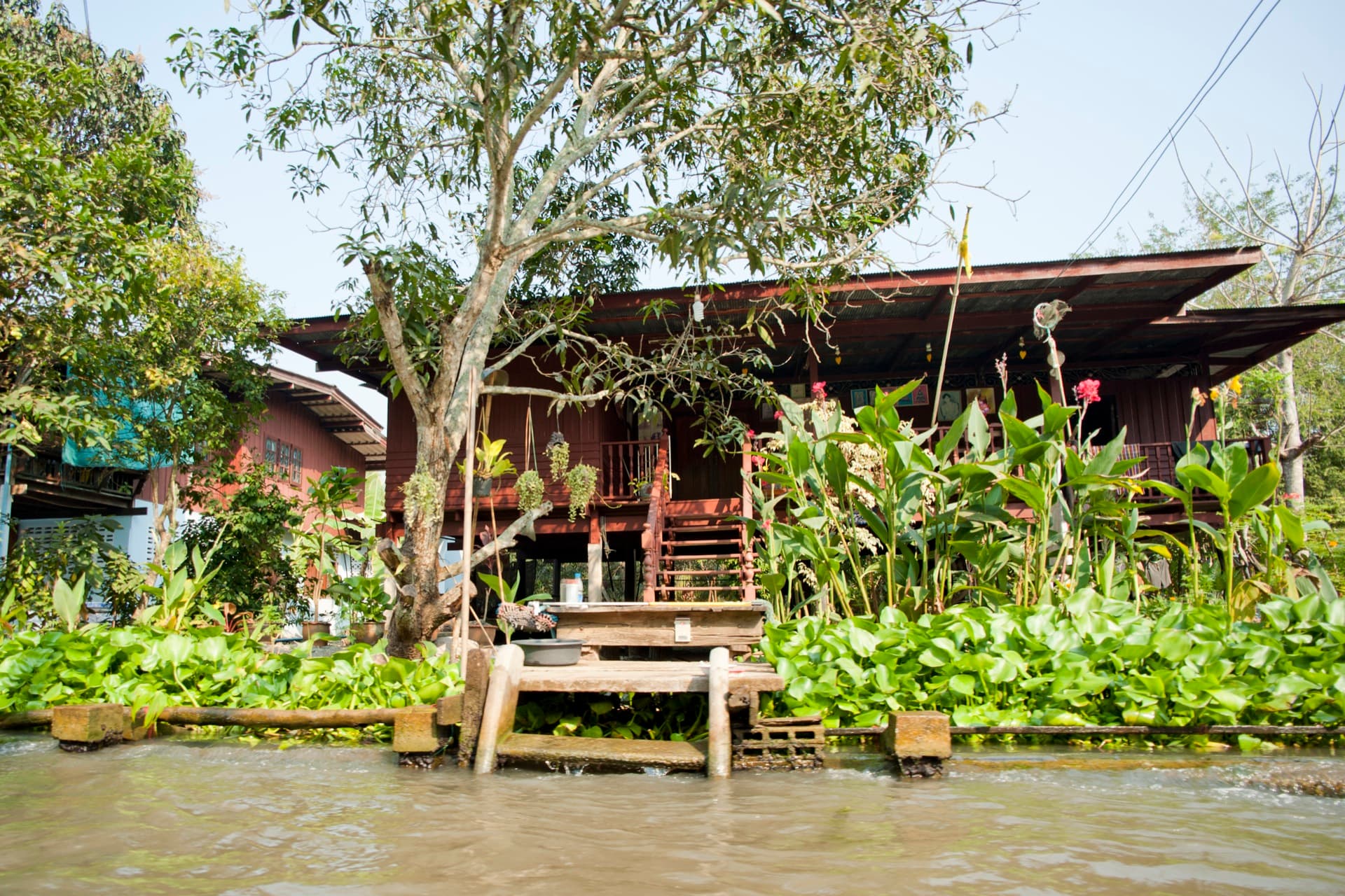 A home on the banks of the floating market