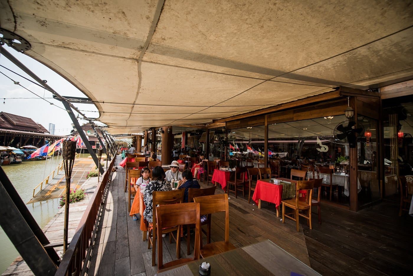 Restaurants at Pattaya Floating Market