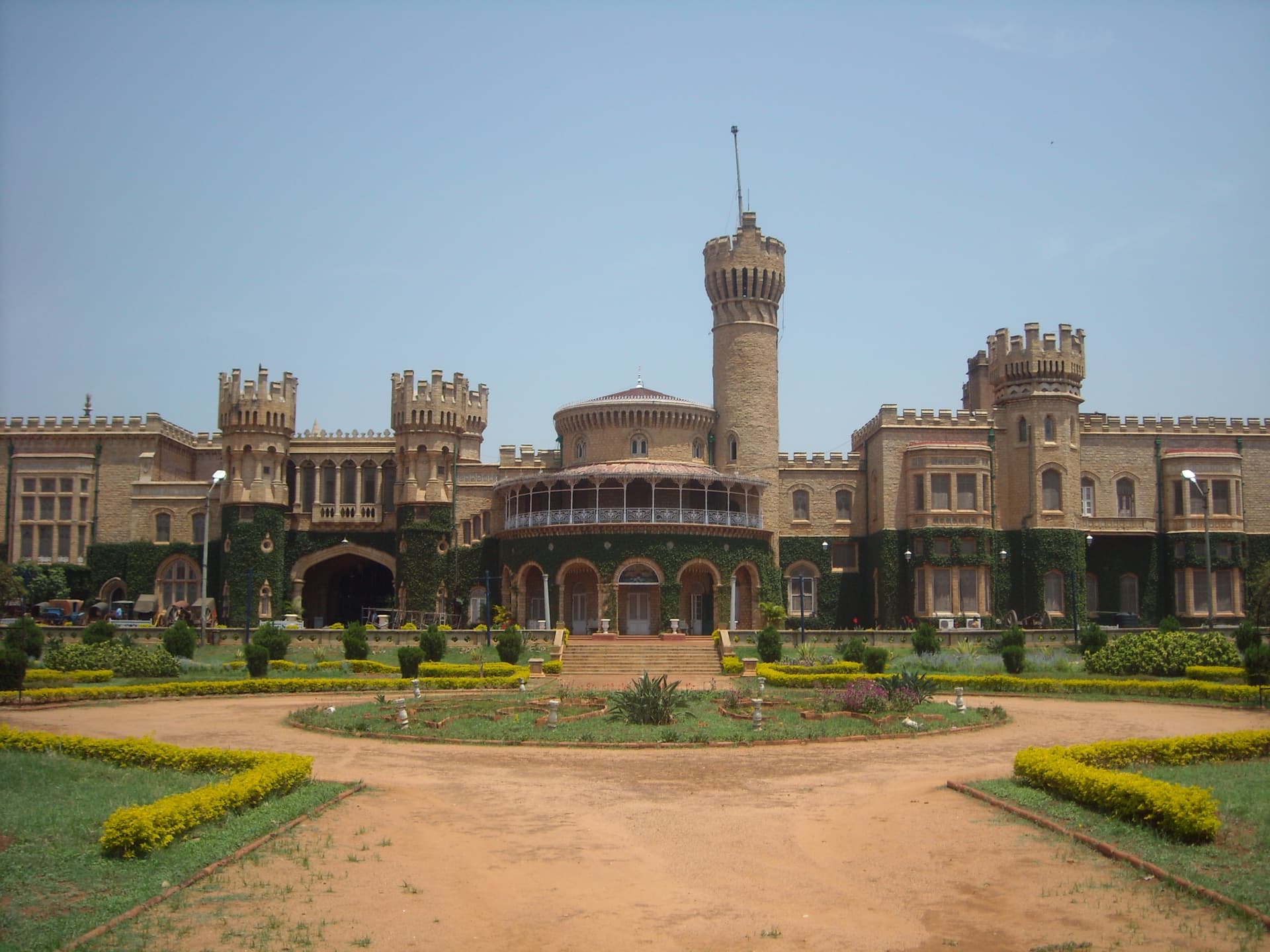 exterior of bangalore palace