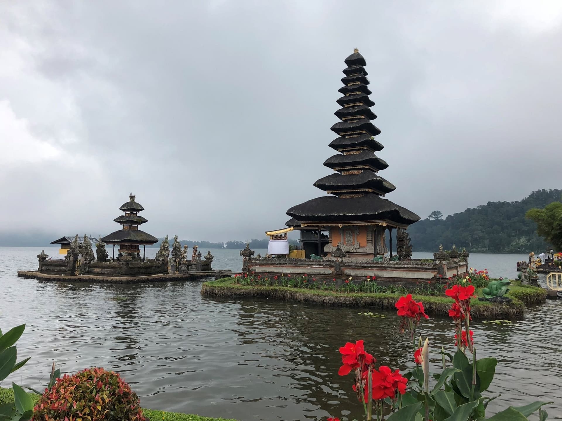 Ulun Danu Temple with mountains in background