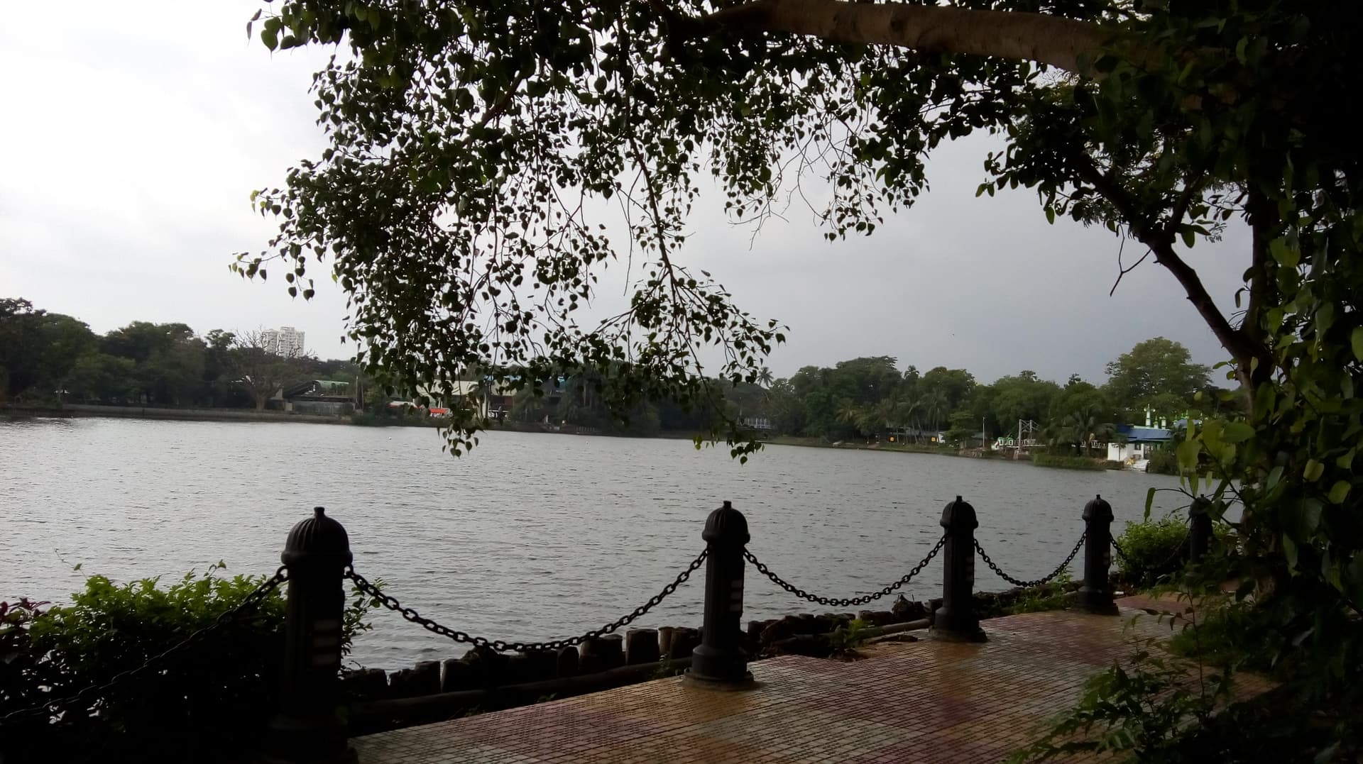 Walking path around Rabindra Sarobar