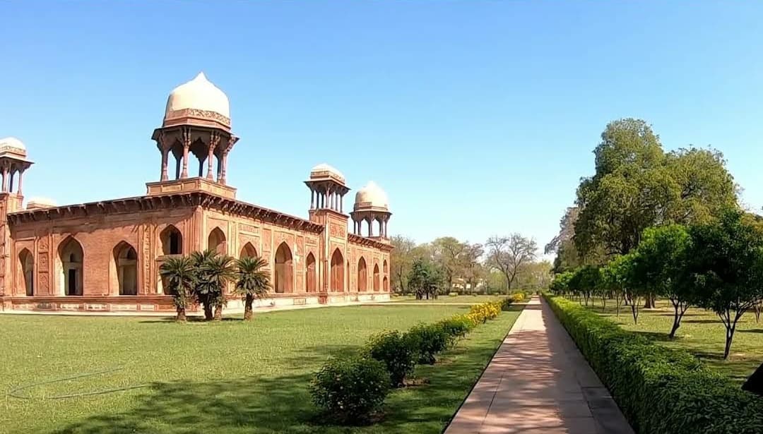 Panoramic view of Mariam's Tomb and its grounds