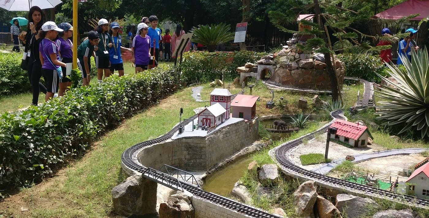 Kids at the NeverEnuf Garden Railway