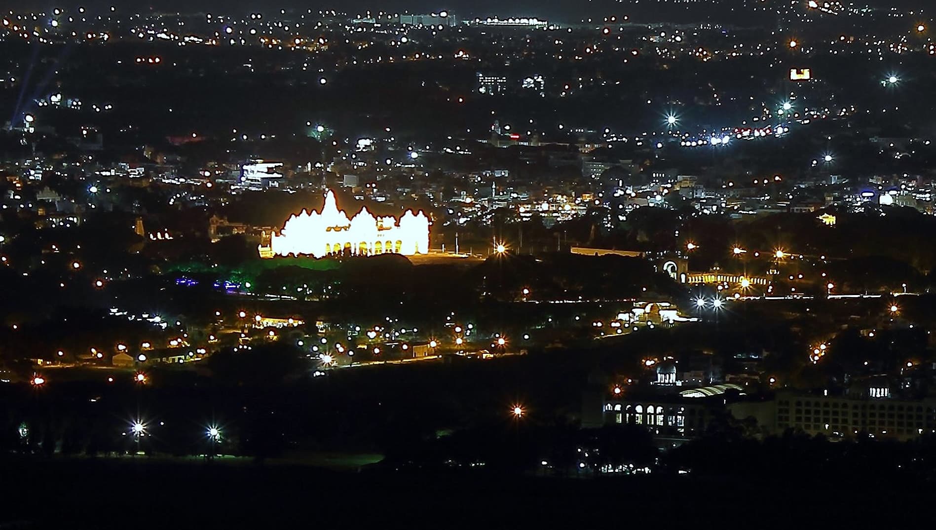 Beautiful view of Mysore city from Chamundi hill view point