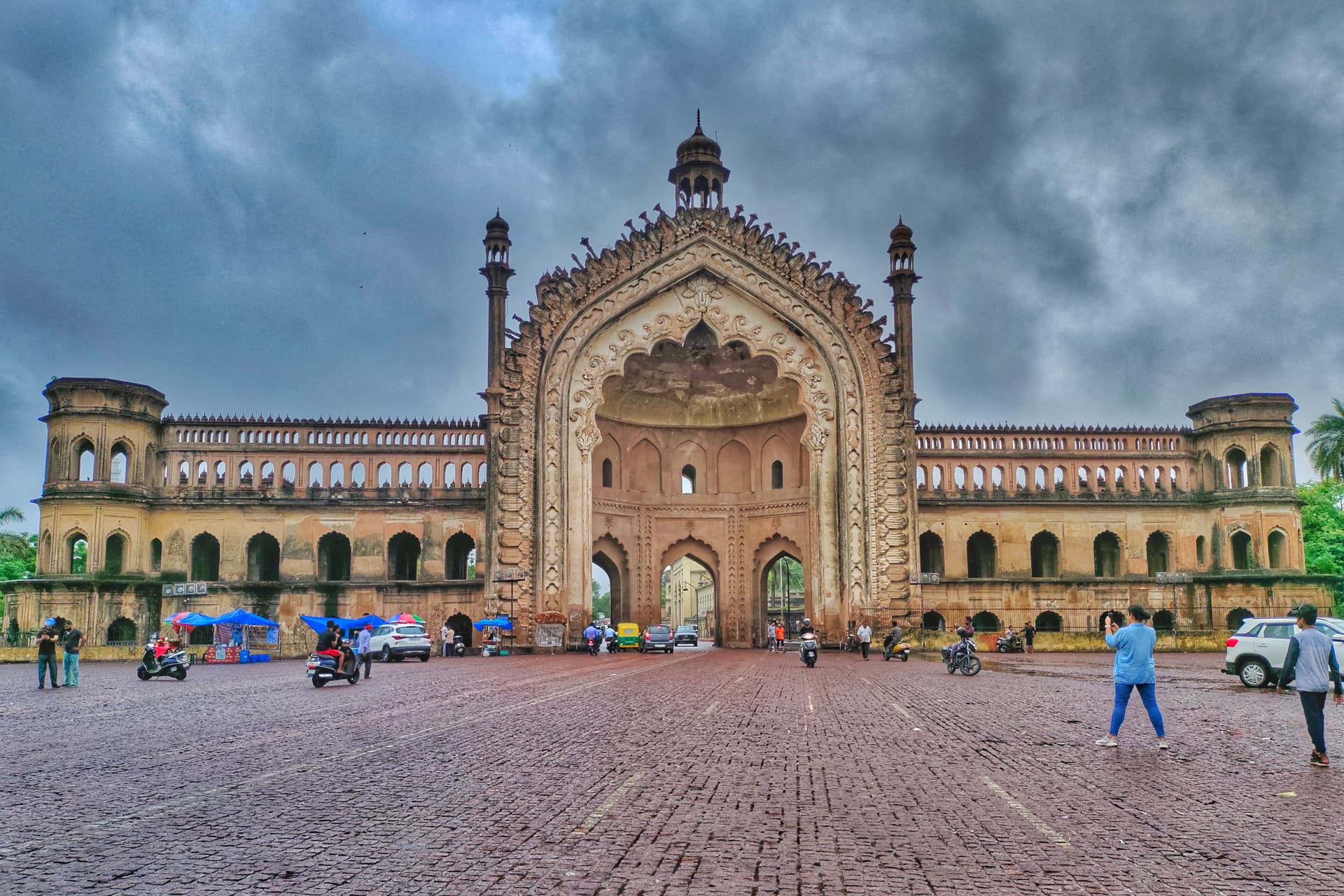 Rumi Darwaza, Lucknow