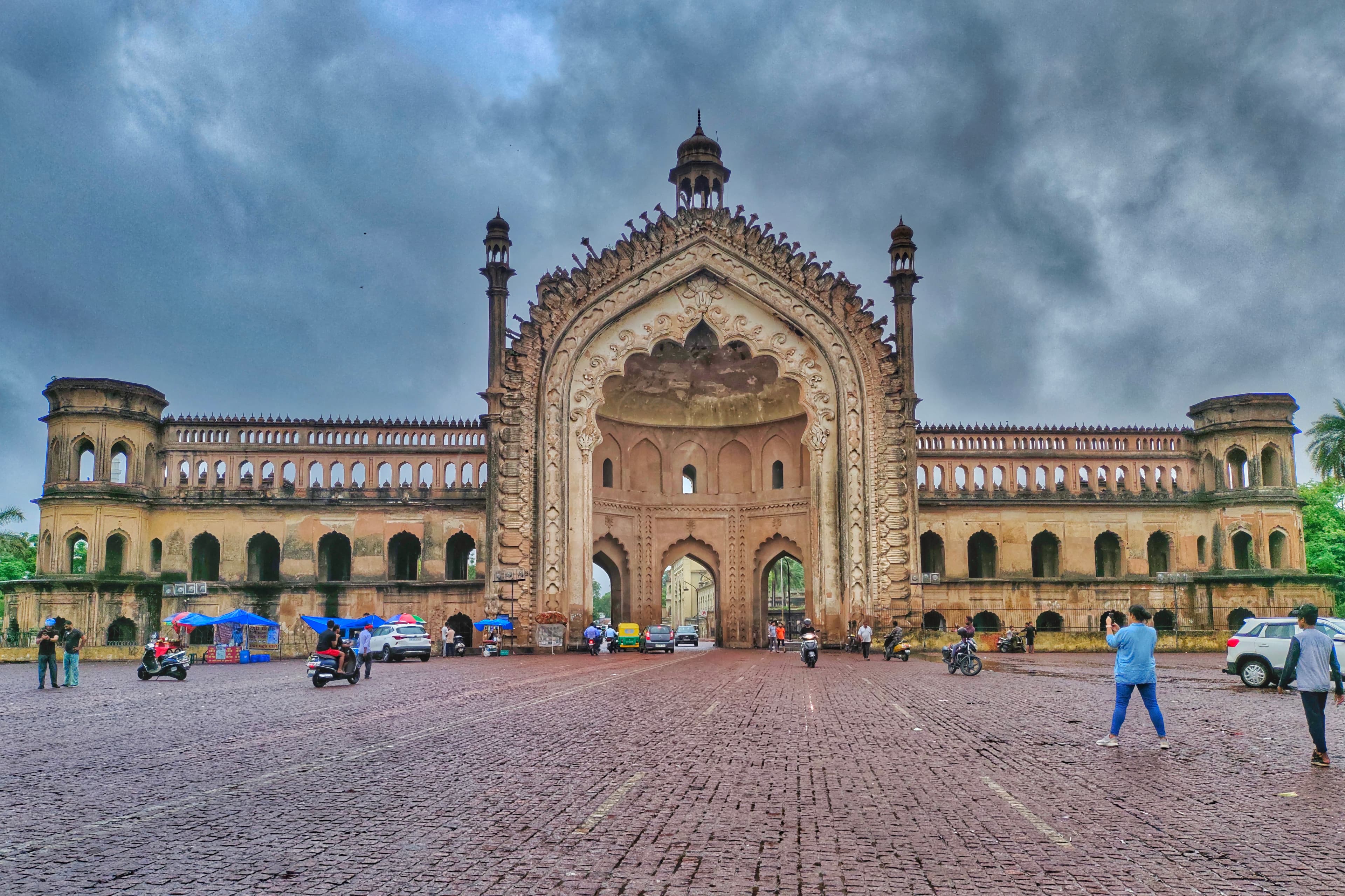 Rumi Darwaza, Lucknow