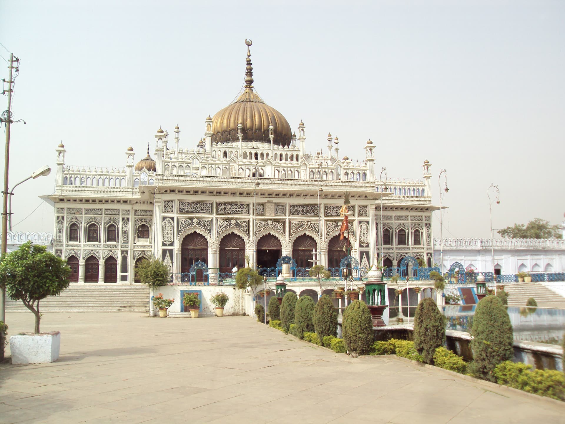 Chota Imambara side view