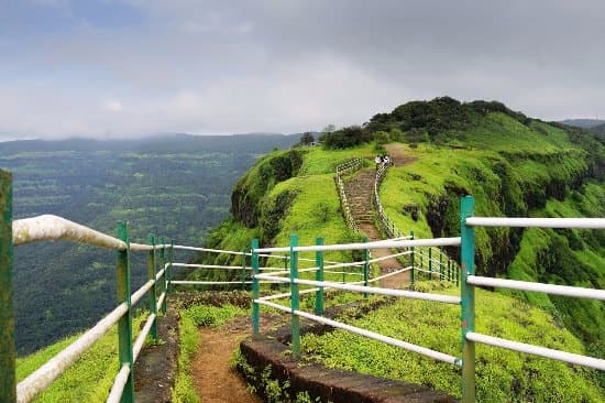 Majestic views of valleys and hills at Lodwick Point