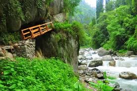 Trekking route to Tirthan Valley