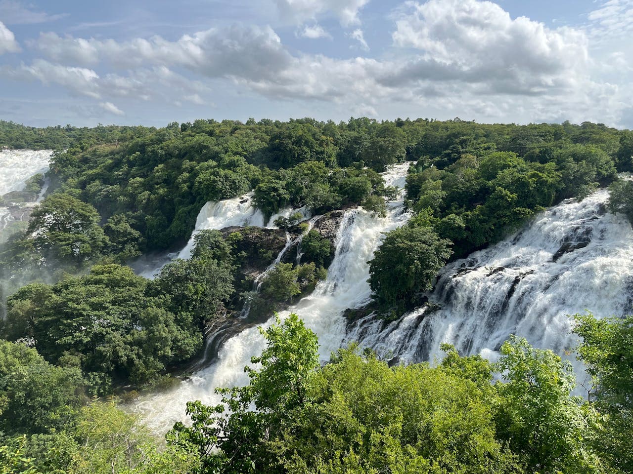 shivanasamudra falls greenary view