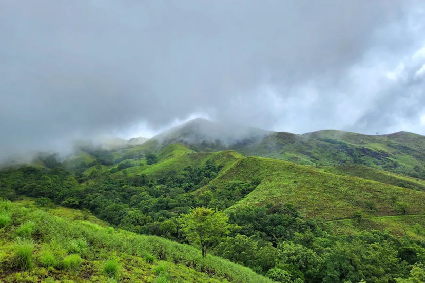Kudremukh Trek: Vast Greenery mountains and Scenic Cloudscape