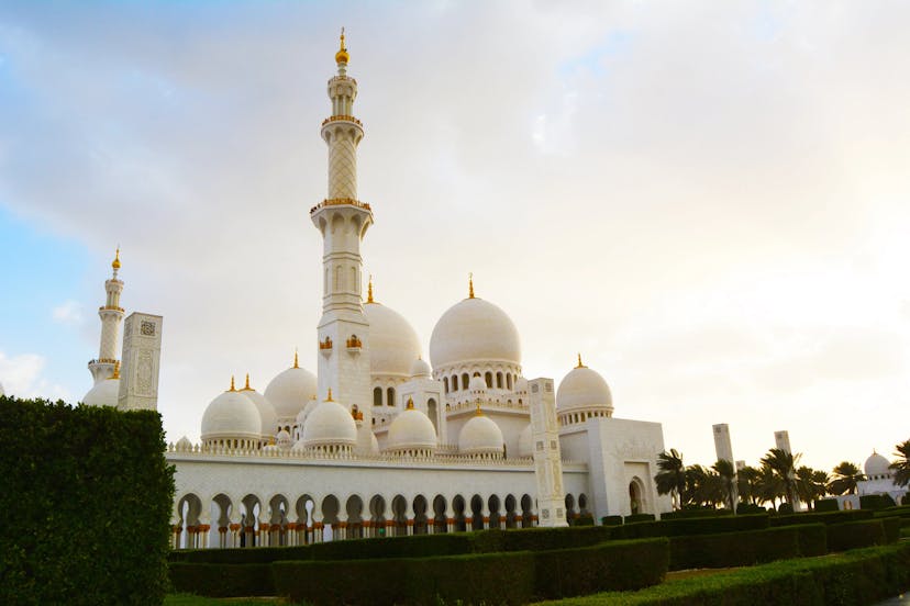 Abu Dhabi Elegance: Captivating Moments in the Heart of Enchantment Tour