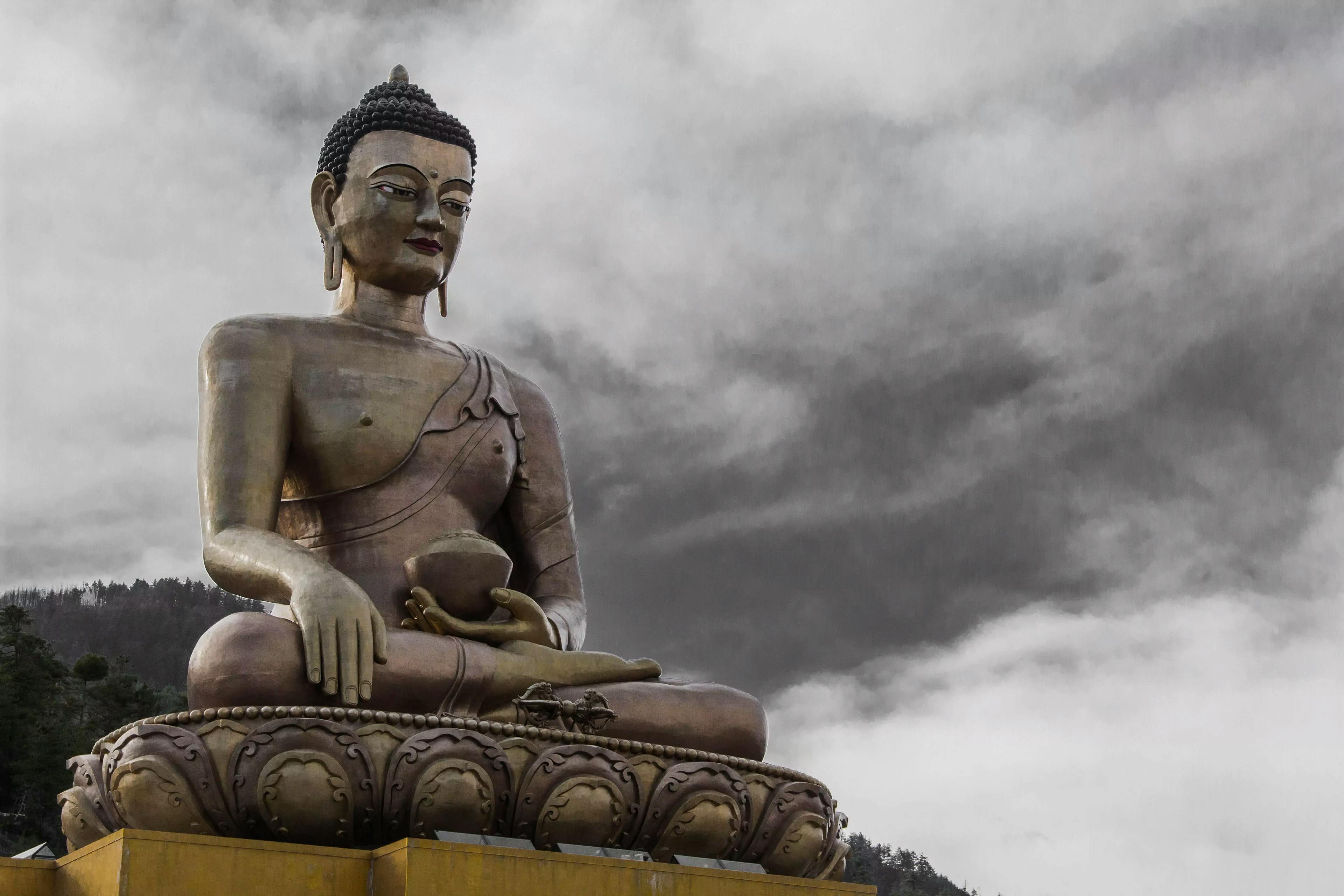 BHUTAN Tours: Scenic Beauty Captured in Bhutan's Majestic Landscapes