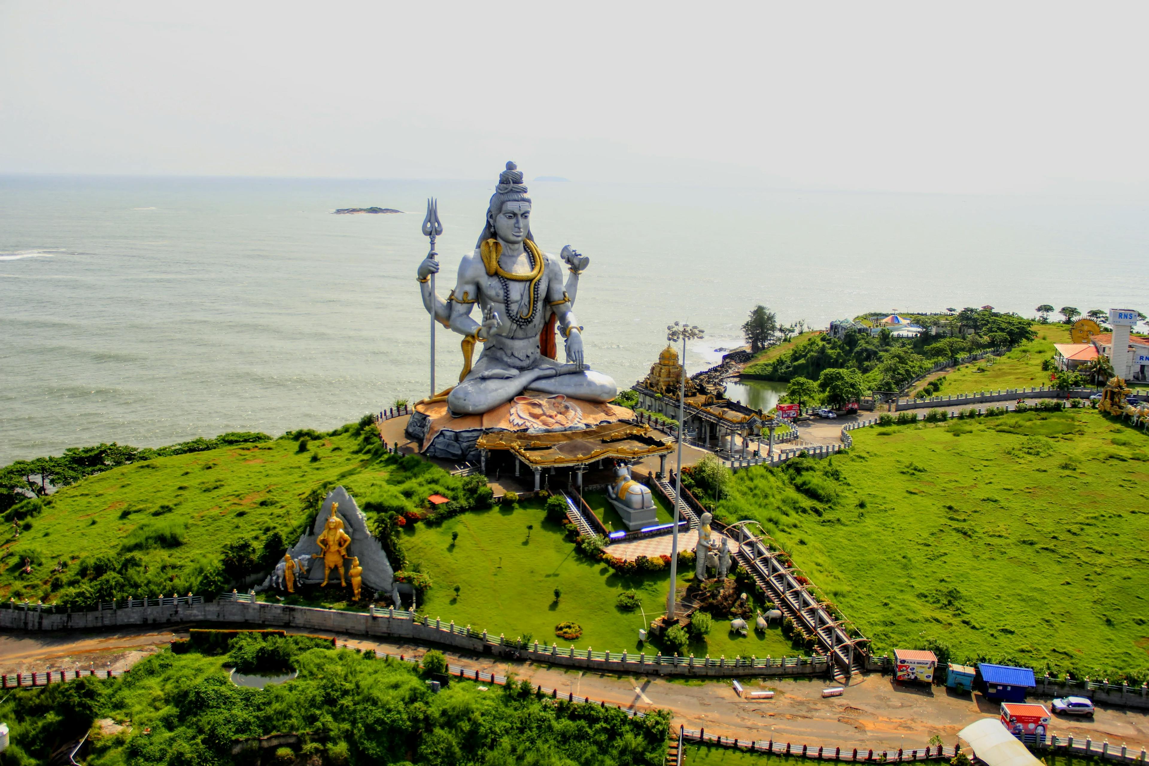 Gokarna-Murudeshwar Weekend Getaway: Majestic Lord Shiva by the Seaside