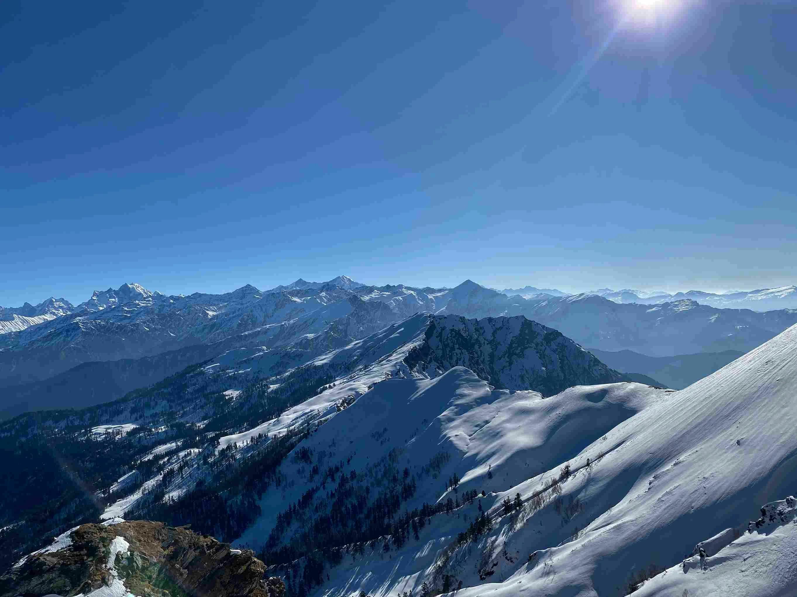 Kedarkantha Trek: Blissful Panoramic Snow Mountain Vista
